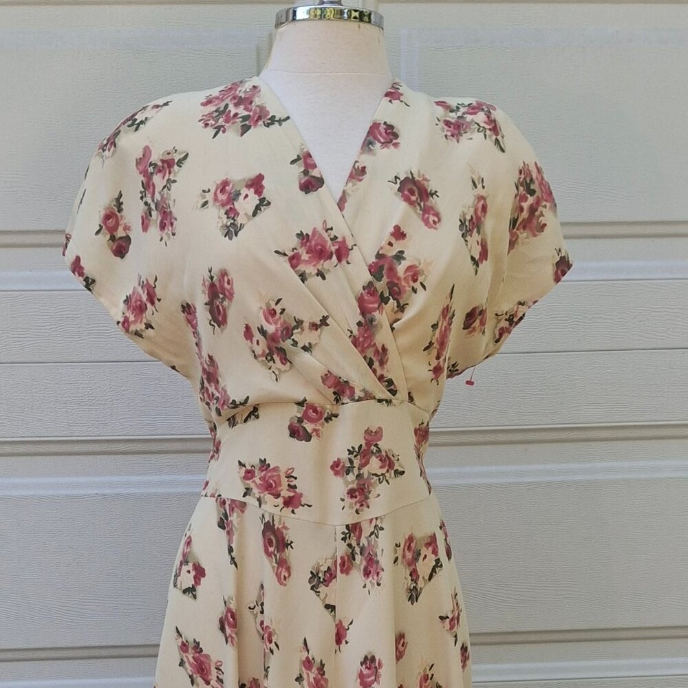 Size 8 Donna Ricco Cross-Front Rose print Retro Dress
